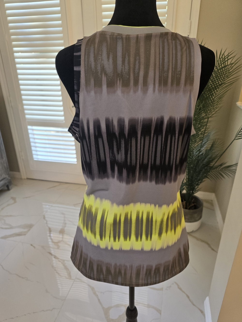 Nike Women’s Gray and Neon Yellow V‑Neck Tie‑Dye Tank Top - Picture 2 of 3
